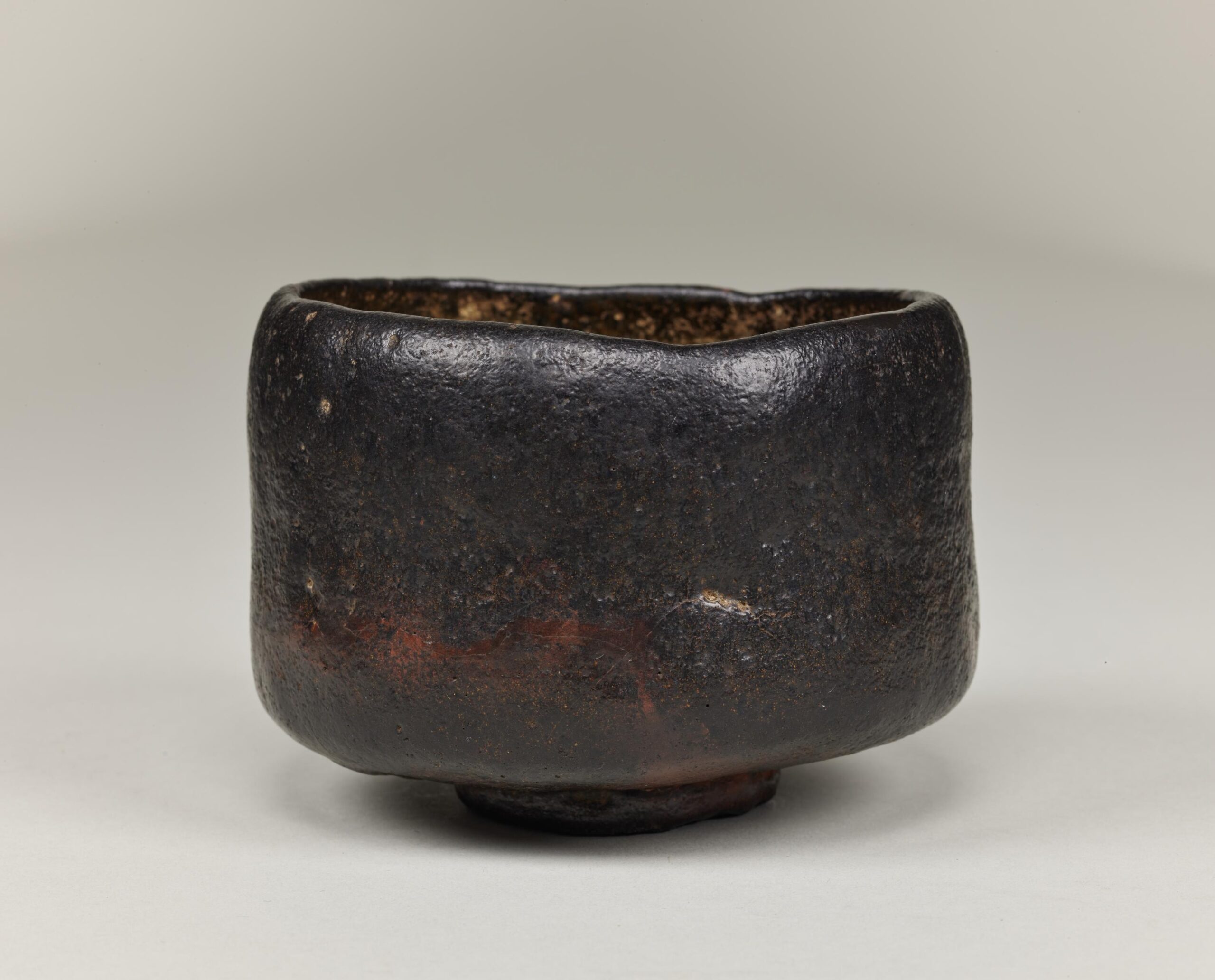 長次郎工房《黒楽茶碗 銘「尼寺」》〜1592年以前