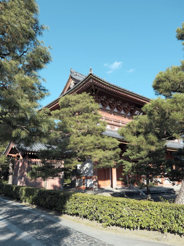 京都 大徳寺の三門（金毛閣）