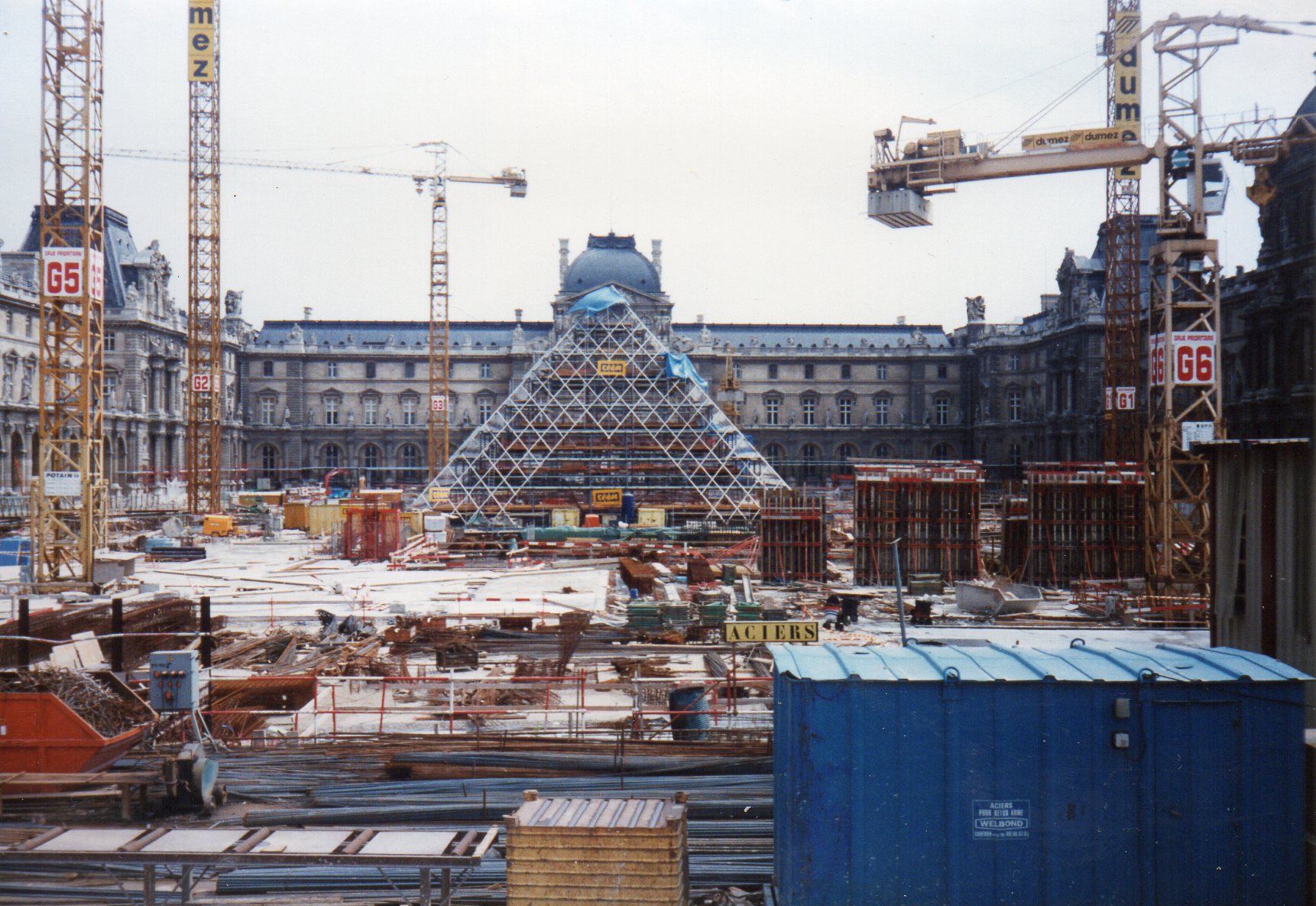 ルーヴル美術館 ガラスのピラミッド 建設中 1987年 グラン・ルーヴル計画