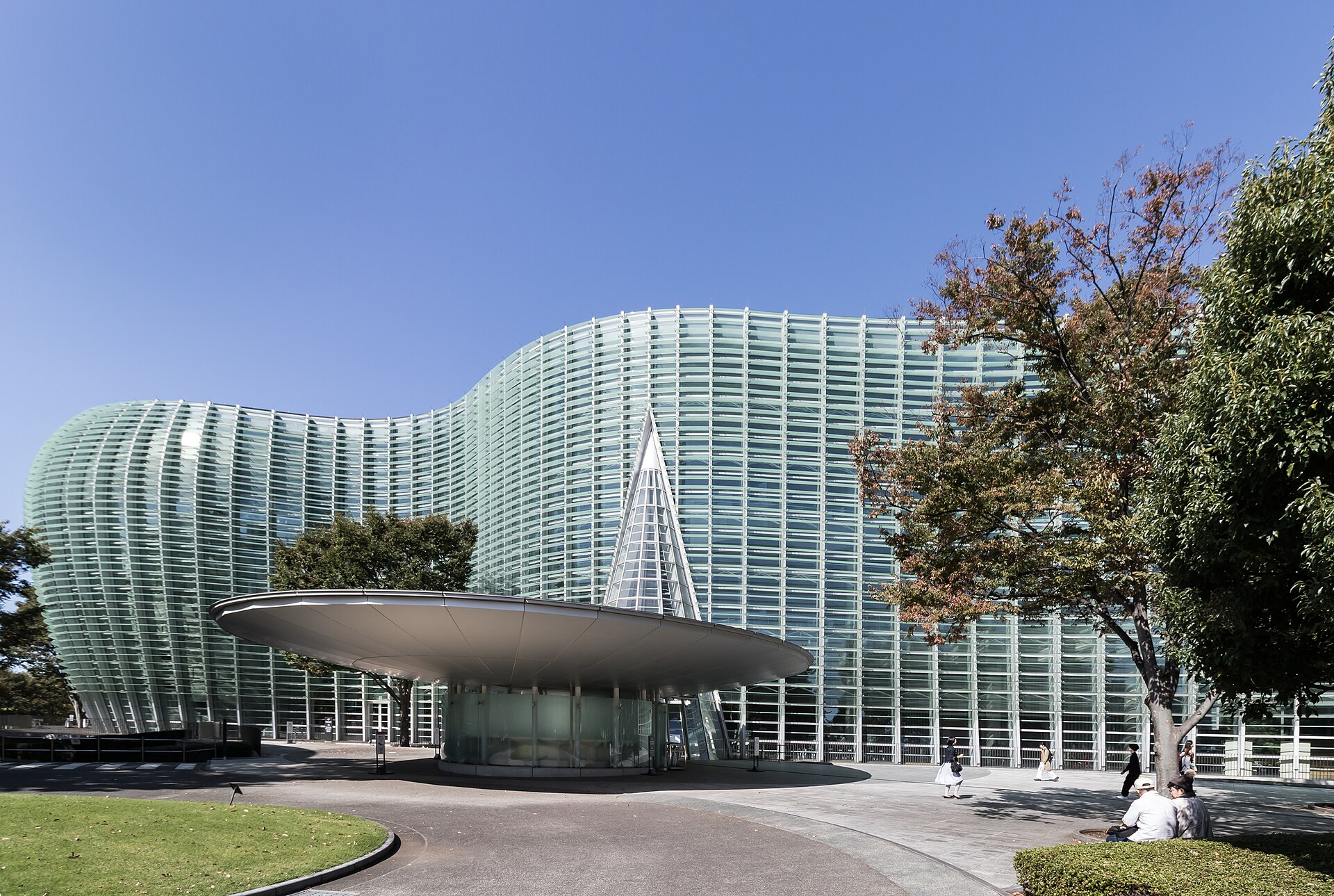 国立新美術館の外観 東京 六本木